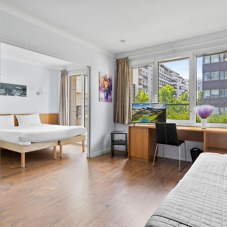 Grand Appartement Avec Balcon - Proche Parc Des Expo - Parking Privee Issy-les-Moulineaux Exteriör bild