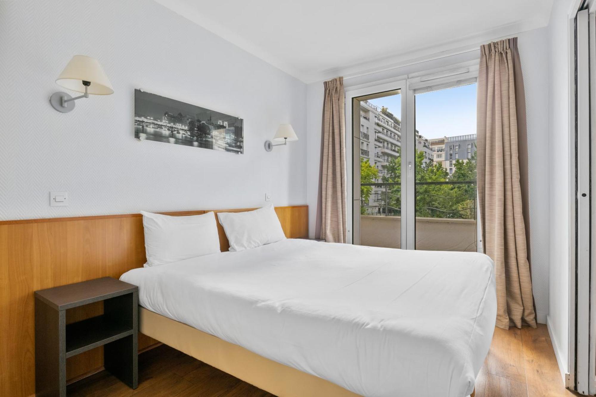 Grand Appartement Avec Balcon - Proche Parc Des Expo - Parking Privee Issy-les-Moulineaux Exteriör bild
