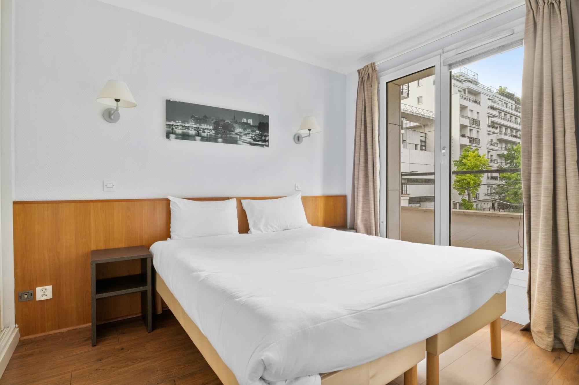 Grand Appartement Avec Balcon - Proche Parc Des Expo - Parking Privee Issy-les-Moulineaux Exteriör bild