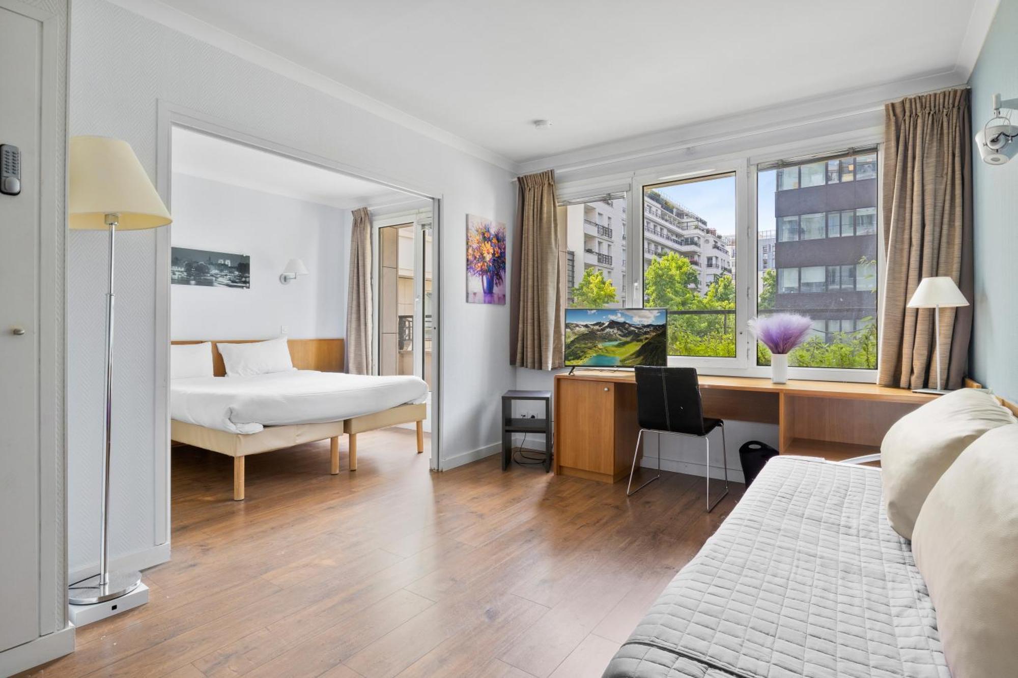 Grand Appartement Avec Balcon - Proche Parc Des Expo - Parking Privee Issy-les-Moulineaux Exteriör bild