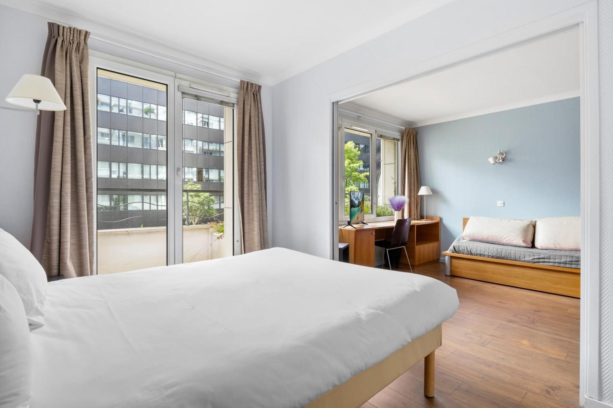Grand Appartement Avec Balcon - Proche Parc Des Expo - Parking Privee Issy-les-Moulineaux Exteriör bild