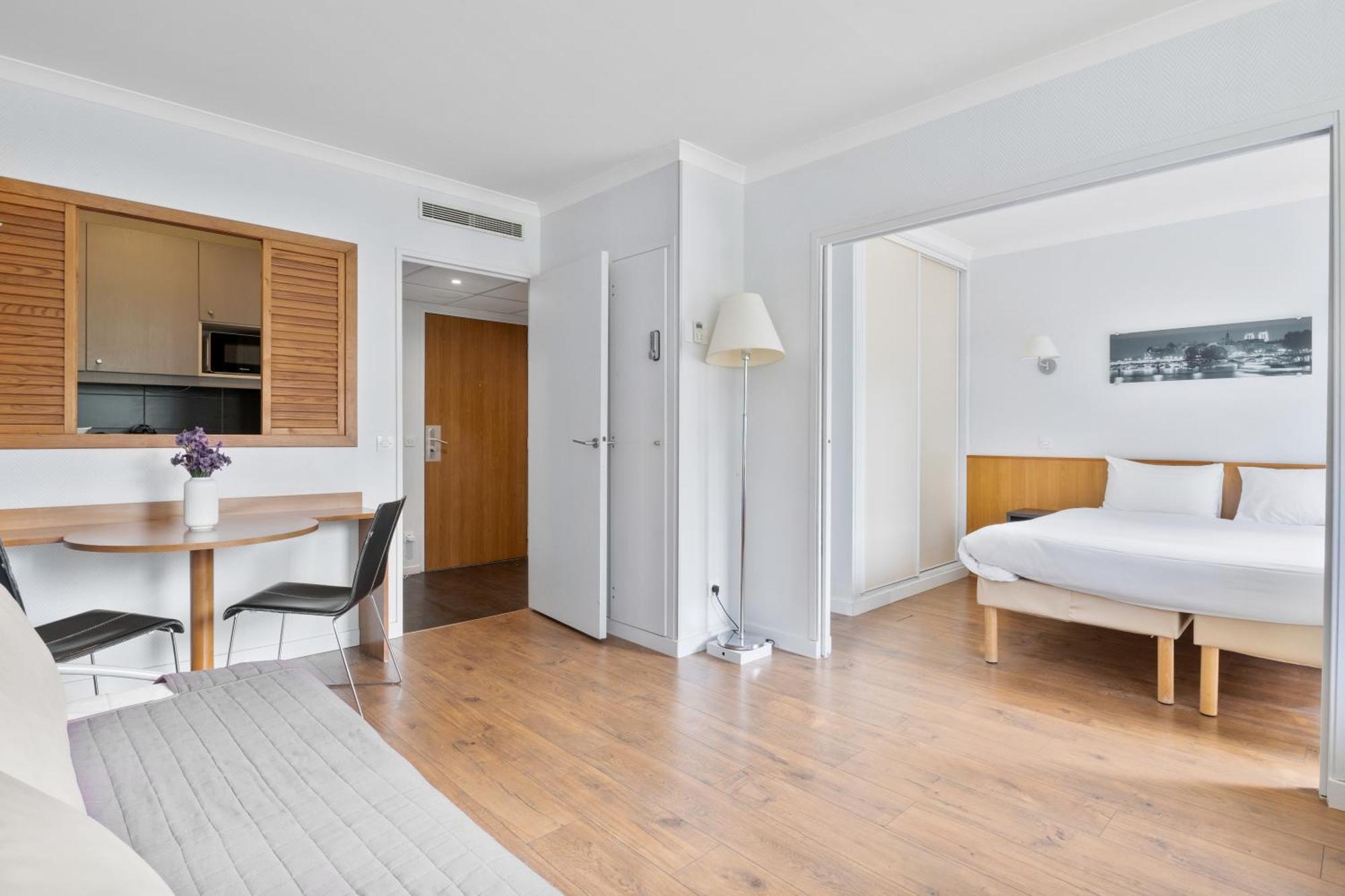 Grand Appartement Avec Balcon - Proche Parc Des Expo - Parking Privee Issy-les-Moulineaux Exteriör bild